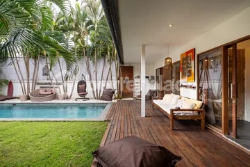 Charming 3-Bedroom Villa in Kerobokan with Tropical Garden and Pool – Only 10 Minutes to Seminyak Beach