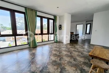 Serene Sanctuary: Umalas Freehold Villa Minutes from Batu Belig Beach