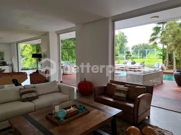 Spacious 4 Bedroom Villa in Kerobokan with Stunning Rice Field Views