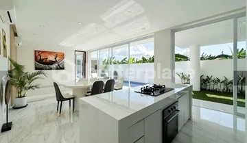 Spacious 4 Bedroom Villa in Kerobokan, Modern Comfort & Prime Location