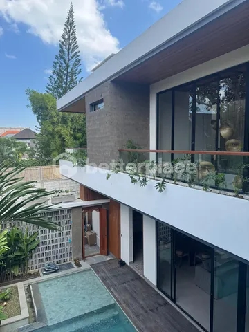 Spacious 5-Bedroom Villa for Yearly Rent in Batu Bolong, Canggu – Perfect for Retreats or Family Getaways