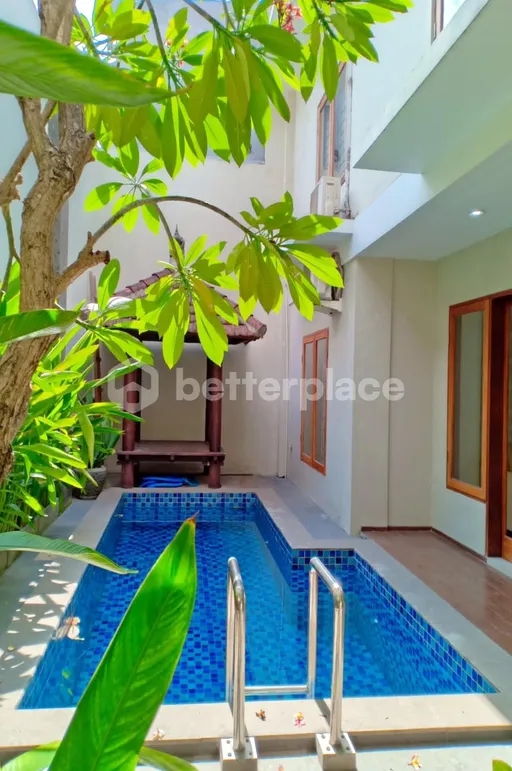 Contemporary Kerobokan Villa for Yearly Rental, Showcasing Elegant Design and Generous Family Living Spaces