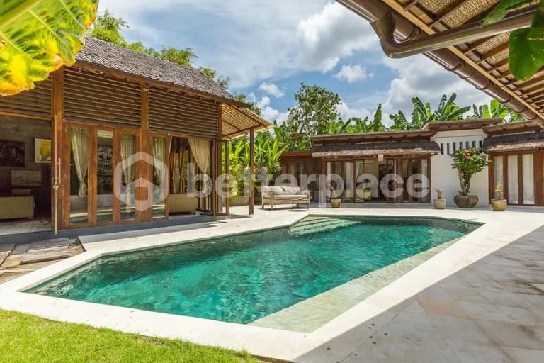 Charming 3 Bedroom Villa in Kerobokan with Spacious Garden and Investment Potential