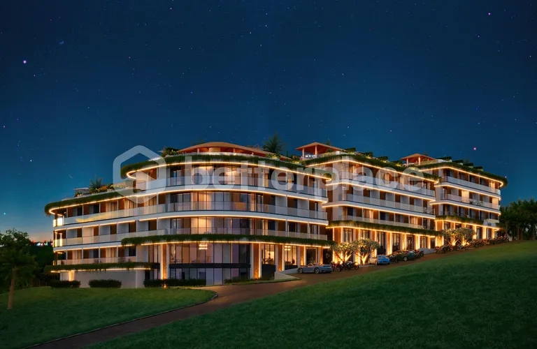 Spacious Penthouse Living with Sunrise Rooftop in Melasti