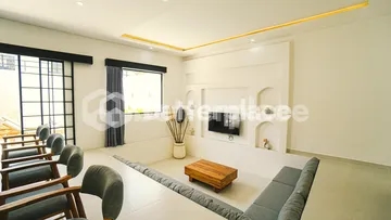 Peaceful Padonan Retreat: Spacious Leasehold Villa with Amenities Nearby