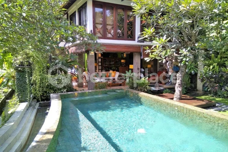 Bali Elegance Unveiled: Three-Bedroom Leasehold Villa in Seminyak Sanctuary