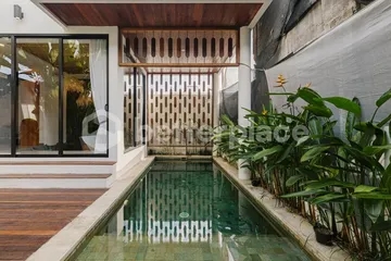 Luxurious Leasehold 3-Bedroom Villa in Nyanyi: A Private Sanctuary with Stunning Poolside Master Suite and Prime Beach Access