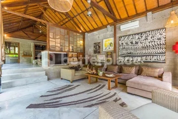 Charming 3 Bedroom Villa in Kerobokan with Spacious Garden and Investment Potential