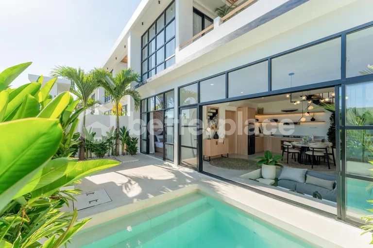 Nature’s Embrace: Light-Filled Living Spaces with Serene Views