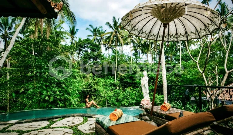 Freehold Jungle View Villa with Yoga Sala and Saltwater Infinity Pool in Ubud