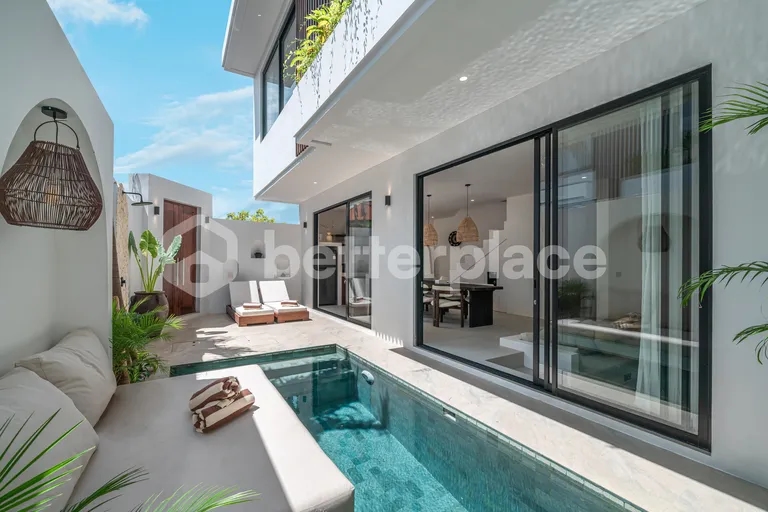 Modern Tropical Oasis, Two Bedroom Villa in the Heart of Batu Bolong, Canggu