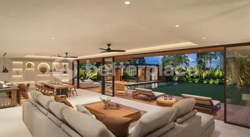 Seaside Elegance, Exquisite 4 Bedroom Villa with Rooftop Jacuzzi and Panoramic Views in Melasti