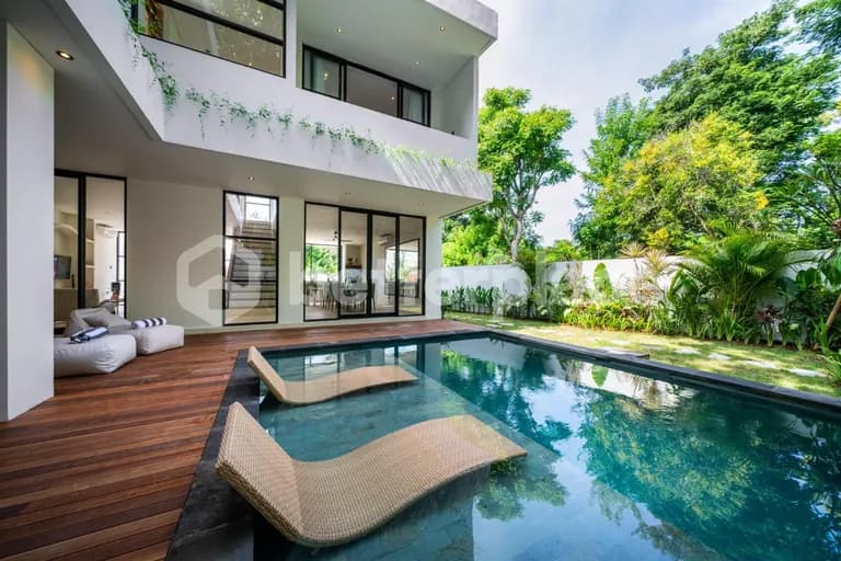 Luxurious Furnished Leasehold Villa with 3 Bedrooms in Pecatu