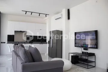 Canggu Luxury Redefined: Modern Leasehold Villa with Jacuzzi in Tumbak Bayuh