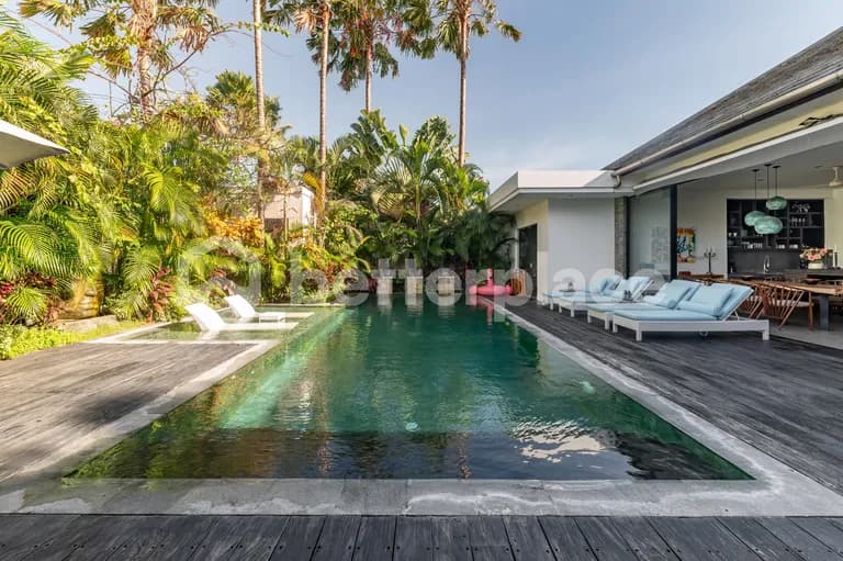 Charming 3 Bedroom Villa in The Heart Of Berawa, A Few Minutes To The Beach