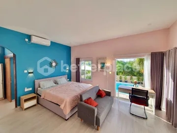 Outdoor Oasis: Beautiful Landscaped Garden with Room for a Pool