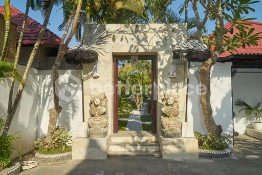 Elegant 3-Bedroom Villa Just 5 Minutes Walk from Batu Belig Beach