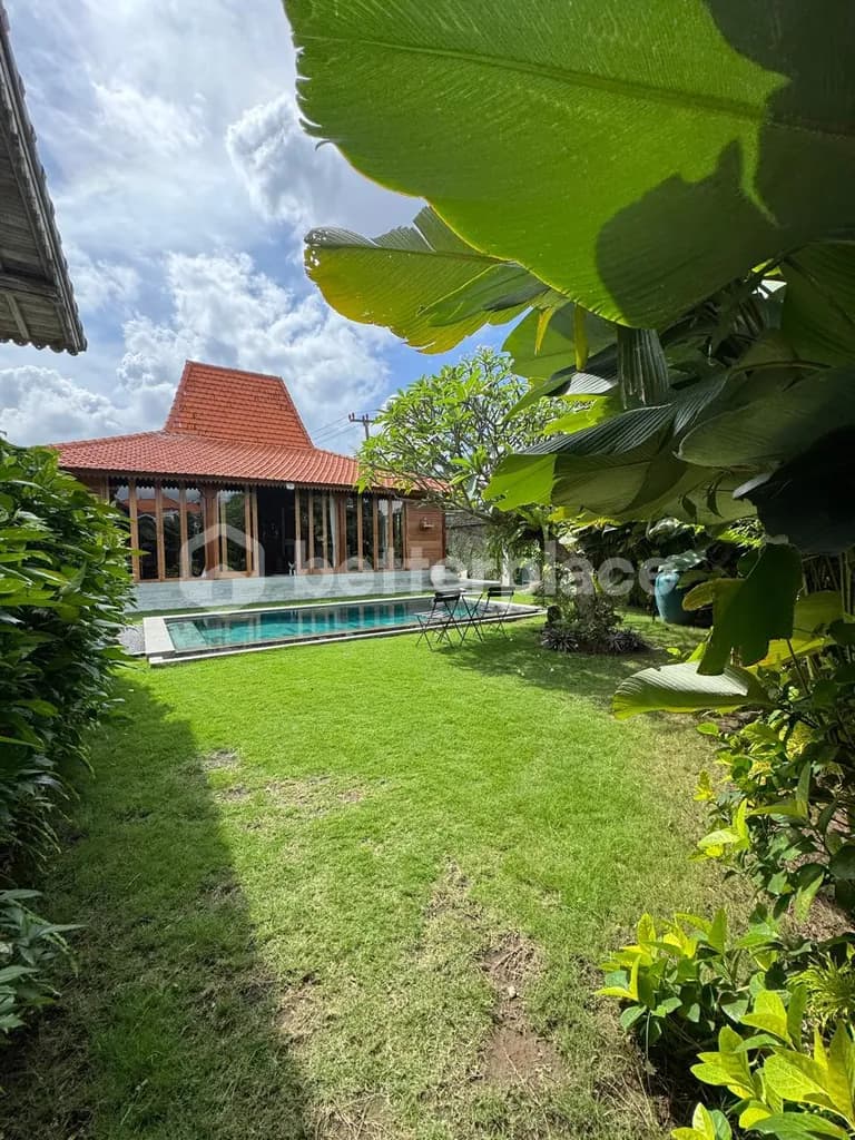 A Perfect Blend of Modern Elegance and Island Serenity – Yearly Rental 3BR Villa with Pool, Studio, and Garage near Berawa Beach, Canggu