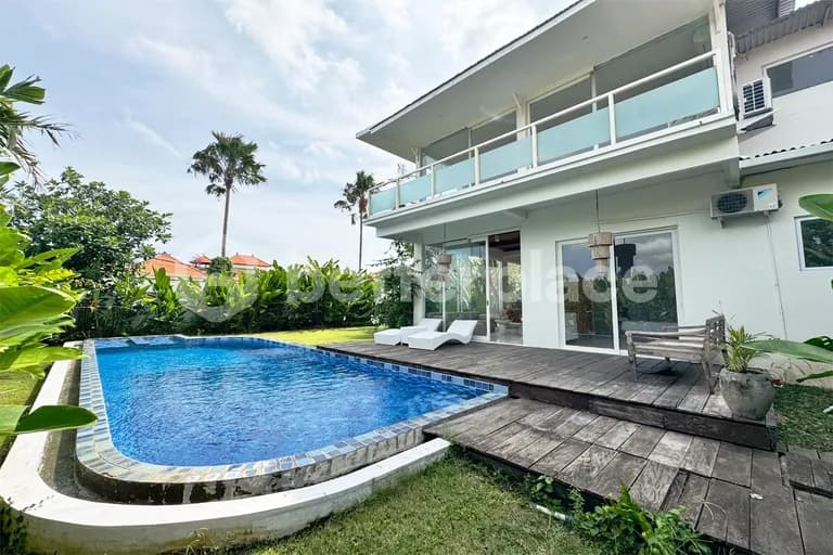 Chic and Contemporary 4-Bedroom Villa for Rent in Canggu – The Perfect Blend of Luxury and Comfort