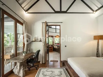 Charming 2 Bedroom Villa for Yearly Rent in Batu Bolong – 7 Minutes to the Beach