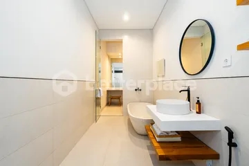 Beautifully Furnished Villa: 1 Minute to Gym, 15 Minutes to Beach