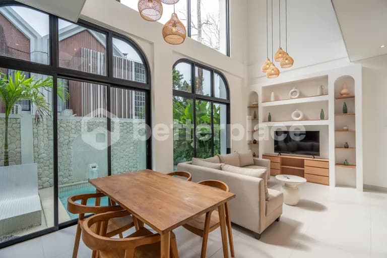 Guaranteed Income: Contemporary Tropical 2-Bedroom Villa in Canggu – Batu Bolong with Pool