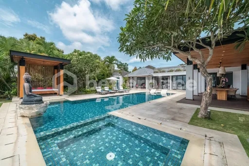 Beachfront Bliss: Luxurious 4-Bedroom Yearly rental Villa in Tanjung-Benoa, Bali