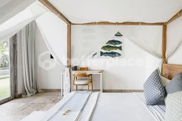 Walk to Beaches from Contemporary Family Villa