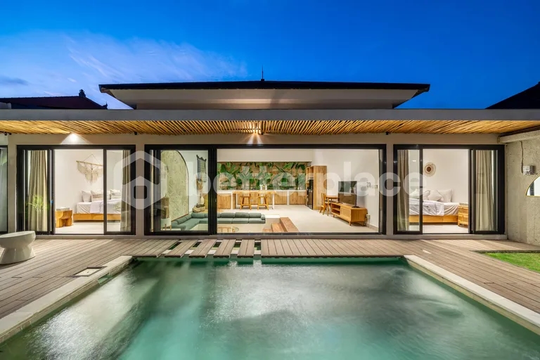 Stunning Leasehold Tropical Modern Villa in Kerobokan – Prime Location, Walking Distance to Cafes!