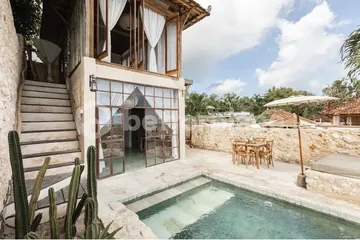 Peaceful Hilltop Living – Vintage Villa Minutes from the Beach