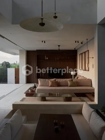 Discover Refined Luxury Living in This Fully Furnished 3-Bedroom Villa with Pool and Garden in the Heart of Canggu – Tiying Tutu