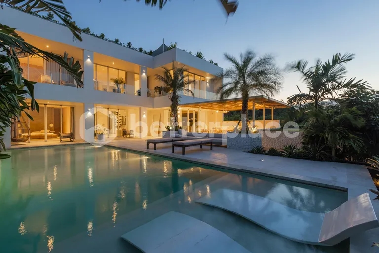 Modern 4 Bedroom Freehold Villa with Rooftop in Bukit - Ungasan