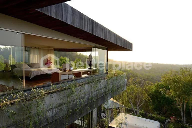 Beautiful and Spacious 7 Bedroom Villa with Stunning View in Uluwatu