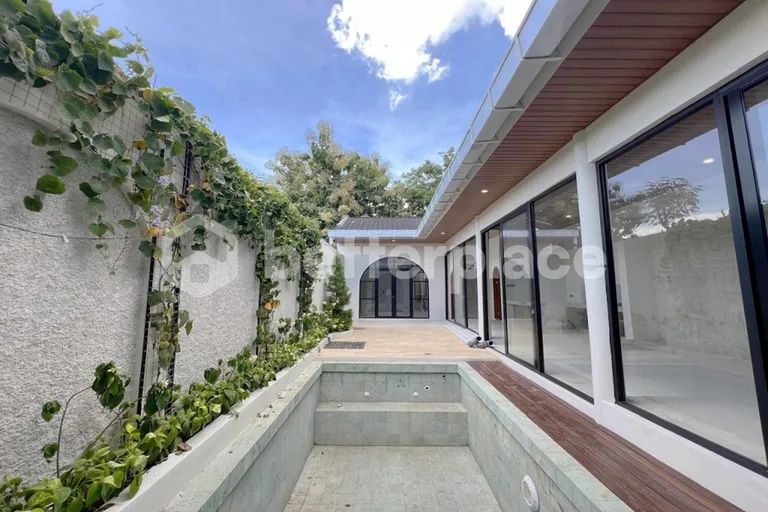 Sophisticated Island Living – Contemporary Freehold 3-Bed Villa Near Jimbaran Beach & Fine Dining