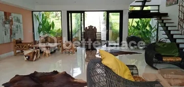 Jungle Retreat 6-Bedroom Villa with Pondok Wisata in Ubud