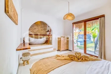 Ultimate Tropical Getaway: Spacious Minimalist 10-Bed Villa for Yearly Lease in Canggu – Echo Beach
