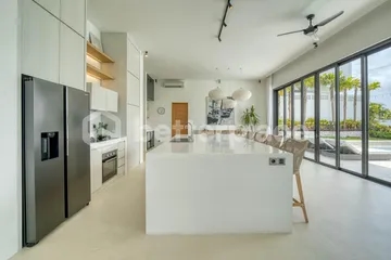 Cliffside Contemporary 4 Bedroom Villa with Panoramic Bingin Views