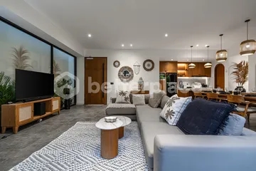 Modern 4 Bedroom Luxury Villa Steps from Batu Bolong Beach