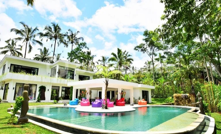 Jungle Retreat 6-Bedroom Villa with Pondok Wisata in Ubud