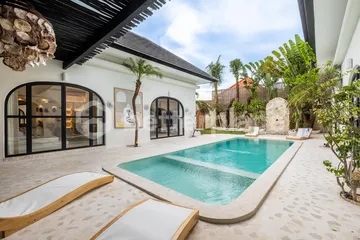 Splendid 5bd Designer villa in Berawa Beach, Canggu