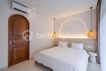 Guaranteed Income: Contemporary Tropical 2-Bedroom Villa in Canggu – Batu Bolong with Pool
