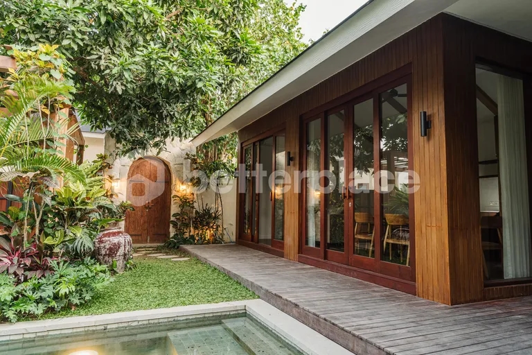 Luxury Bali Villa with Merbau Wood Finishes for Sale in Sanur