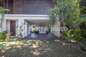 Bright & Breezy 5 Bedroom Villa in Petitenget
