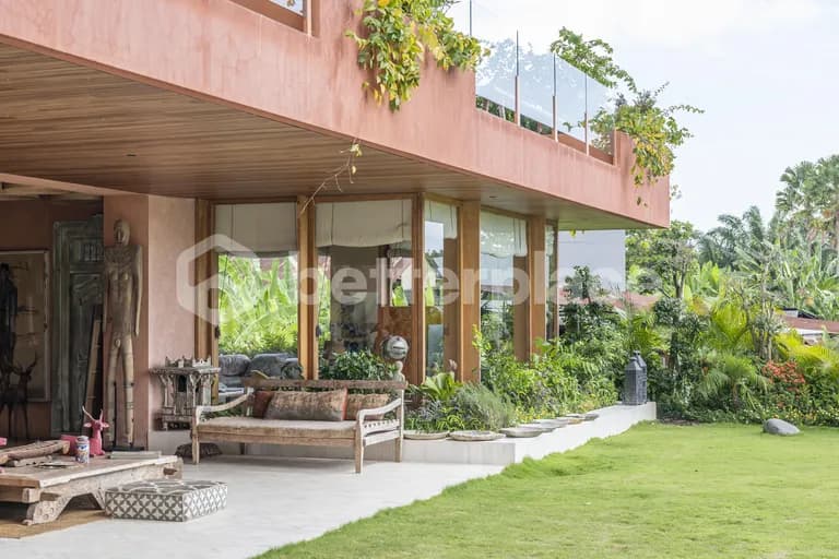 Luxurious 8 Bedroom Villa in Tumbak Bayuh, A Serene Family Retreat