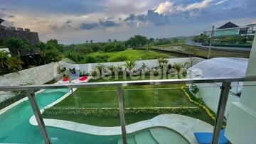 Brand New Villa Walking Distance to the Beach!