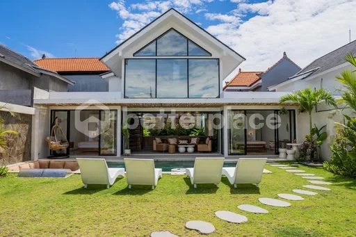 5 Bedroom Modern Tropical Villa in Kerobokan, A Private Retreat with Investment Potential