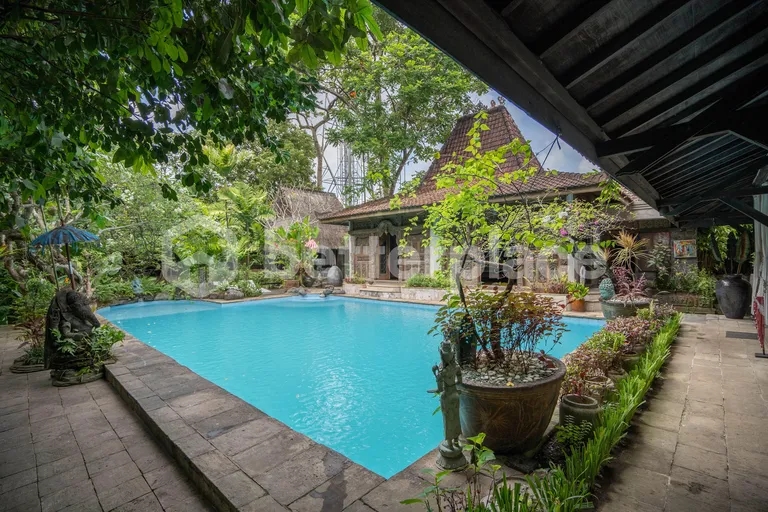 Luxurious and Authentic Joglo-Style Villa Freehold 7 Bedrooms in the Heart of Seminyak