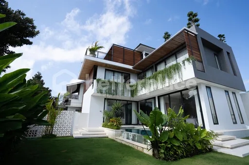 Luxurious 4 Bedroom Villa with Rooftop Terrace in Pecatu Area