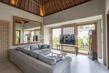 Spacious 6-Bedroom Yearly Rental Villa in the Heart of Canggu, 8 Minutes Walking to Berawa Beach