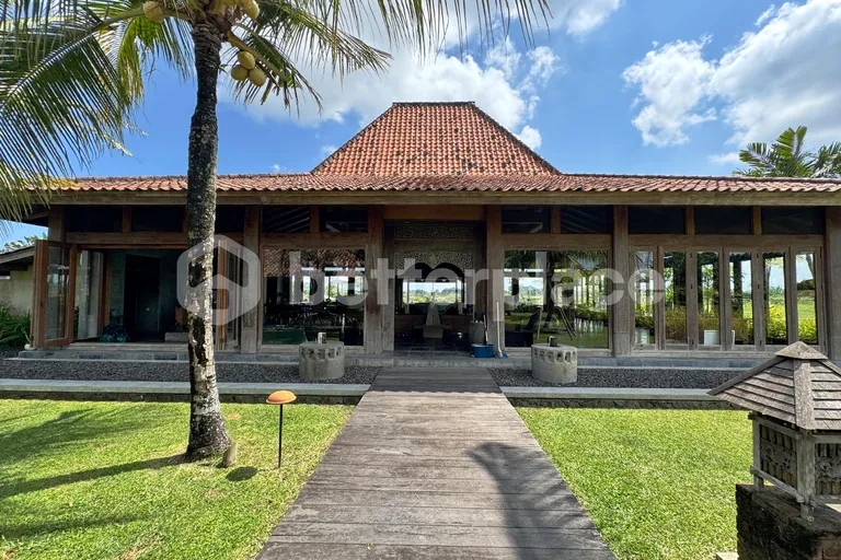 Luxury Tropical Estate – Fully Furnished Joglo 2-Bed Villa with Outdoor Bath and Premium Craftsmanship